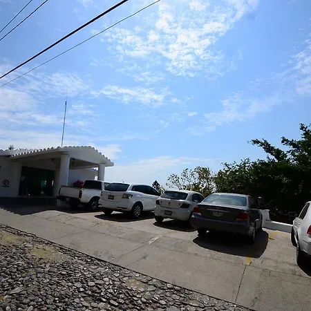 Dolphin Cove Inn-2